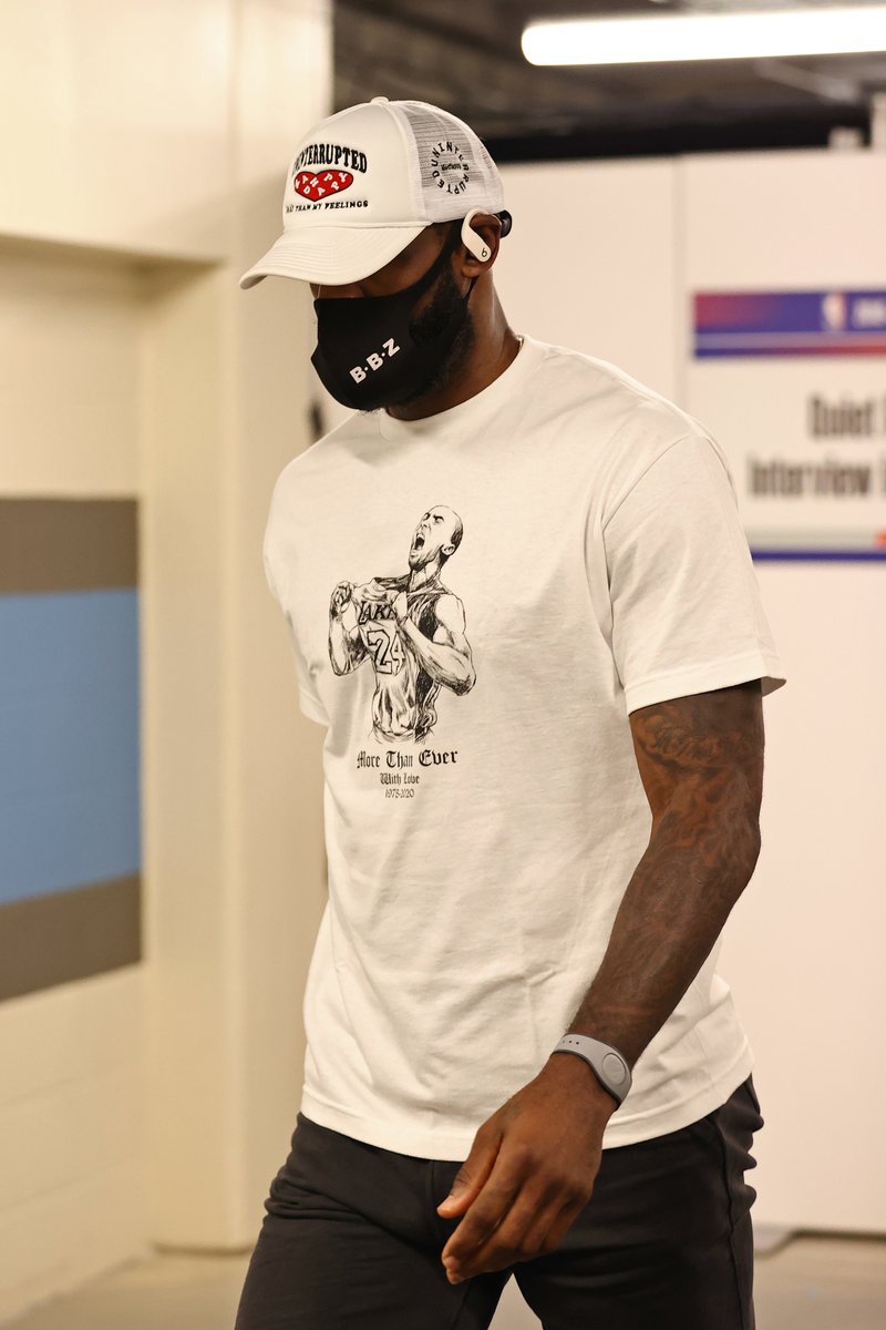 BleacherReport's tweet photo. Bron rocking a Kobe shirt before Game 4 🙏 https://t.co/xGkrkLDPfr