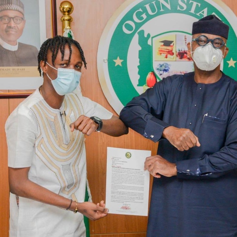 cryptokinzz's tweet photo. When God chooses to surprise those who look down on you, he places you in a position far above their reach

Congratulations Laycon
Retweet for Laycon joor
Bbnaija https://t.co/C4eU9NQUm1