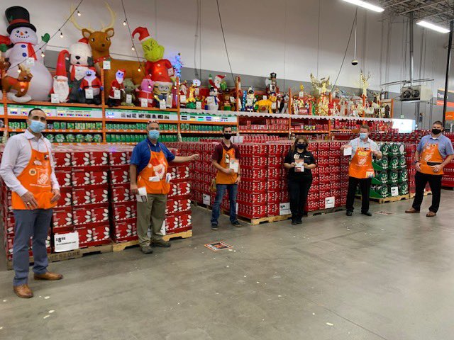 Huge shout out to the team in Grand Parkway! They have an OUTSTANDING Deco Holiday set! Great job to the entire team! #PoweroftheGulf <a href="/MejutoAllen/">Allen Mejuto</a> <a href="/Sam10000days/">Sam</a>