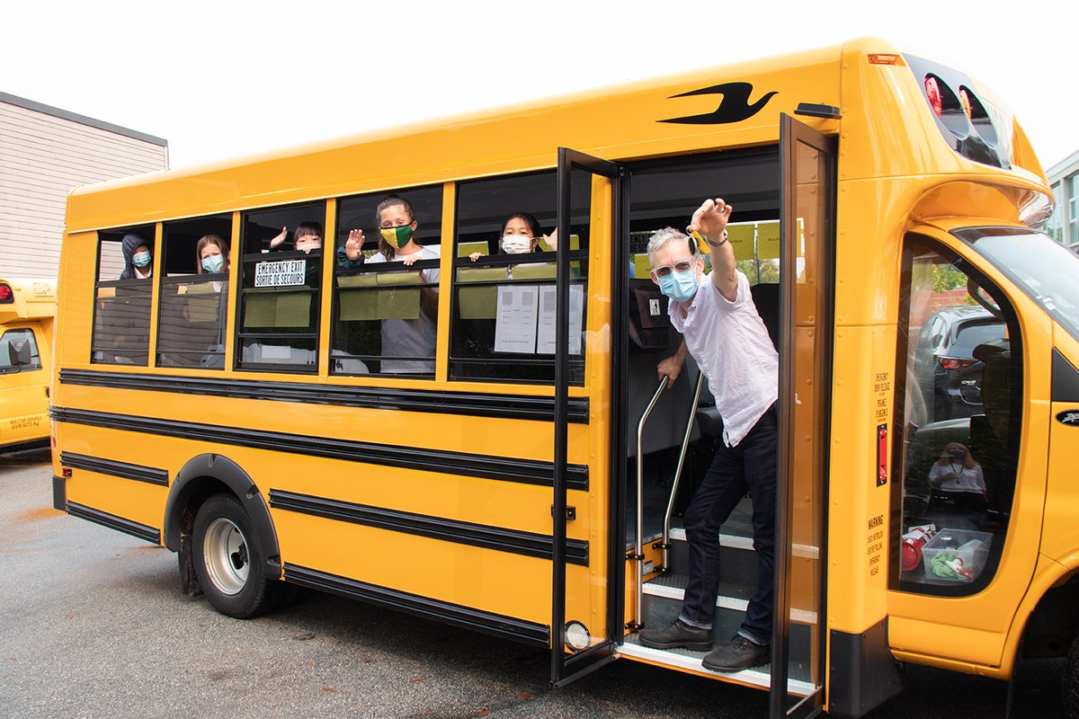 YorkHouseSchool's tweet photo. We love our new yellow bus! Thank you to the YHS community and our Parents' Association for this generous gift. 💚💛 #myYHS https://t.co/OBNGxHRGV7