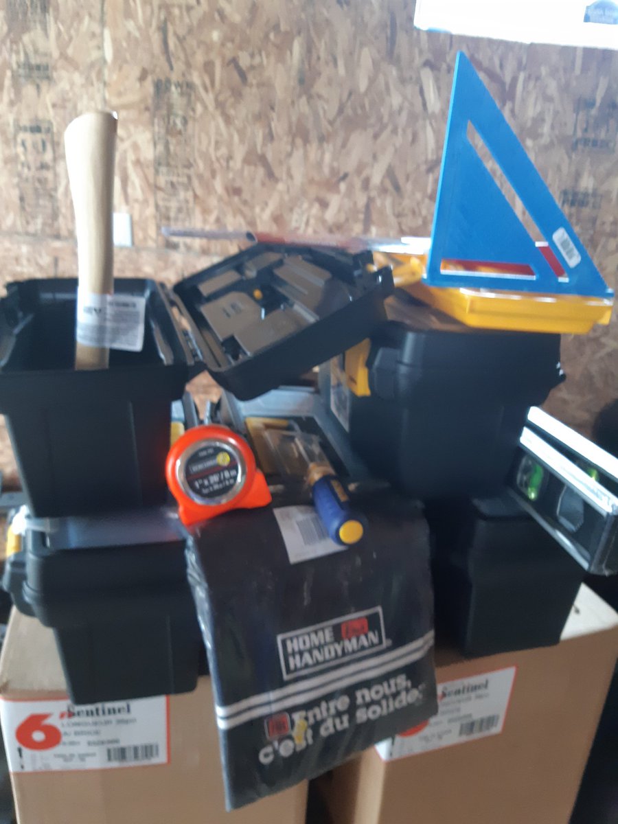 Dave_at_LEC's tweet photo. Thank you to the @LecMles2015 SAC for providing students the resources they need to design, build and plant fall crops in our LEC School Garden! @AVRCE_NS @revivalseeds @allenshomehardware https://t.co/Midxg6a0Pq