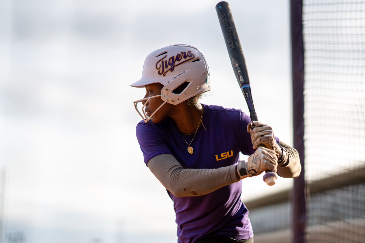 LSUsoftball tweet picture