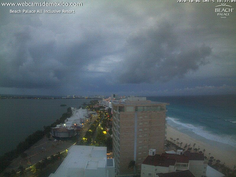 webcamsdemexico's tweet photo. Efectos #Huracán #Delta 
#Cancún #QuintanaRoo.

Para ver en vivo vía @YouTube:

Punta Cancún Faro:
https://t.co/waCCd2x8Sj

Park Royal Beach Cancún:
https://t.co/AVY5vp13GA

Grand Park Royal Cancún:
https://t.co/xXAz4jYjGv

Vista panorámica Cancún:
https://t.co/MvtW8jlkzk https://t.co/ckzj2FIeEj