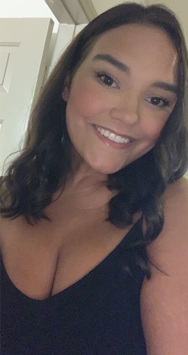 grace_dieter's tweet photo. Hey Twitter it’s been a min, but I’m back and with dark hair soooo let’s get spooky 👻🎃 https://t.co/bkue2W5tnY