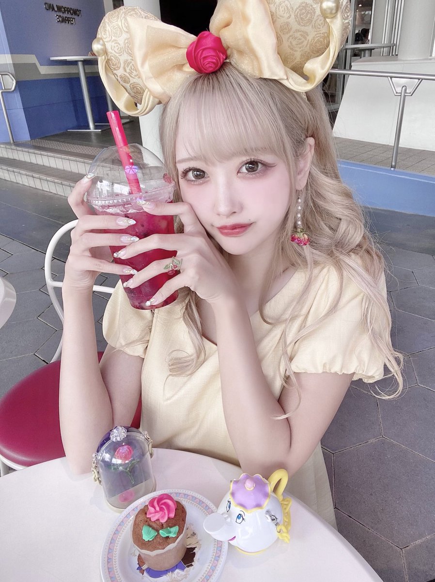 sakibon69's tweet photo. ベルコーデ🌹💛 指輪かわちー❕❕ https://t.co/qQIWQdJhJ8