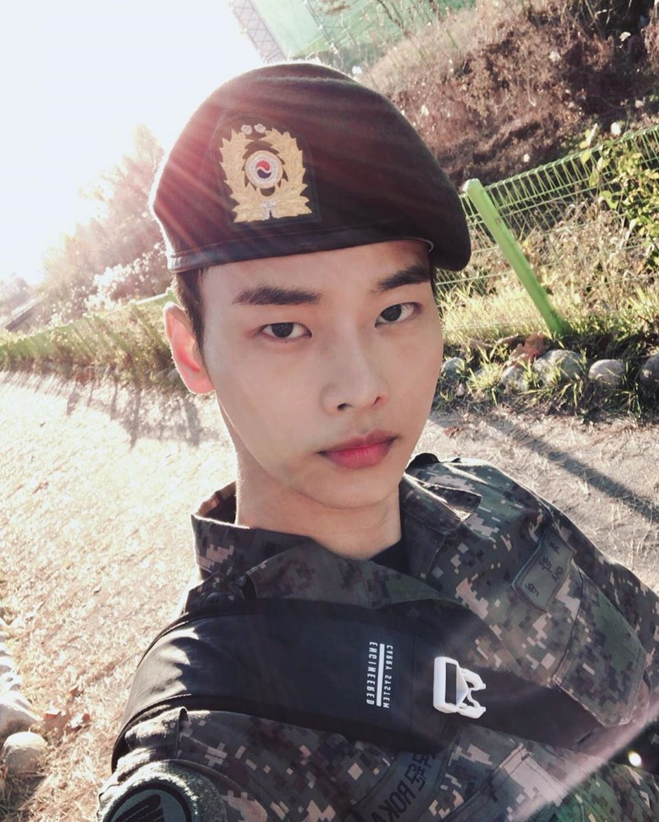 southkongie's tweet photo. emotionally unstable for everything that gonna happen today from this man only AAAA #오늘의기록_1007
#TodayRecord_CHY
#어서와_항상내편_차학연
#ReturnNday
#학연아전역축하해 https://t.co/CfrJxU1EBP