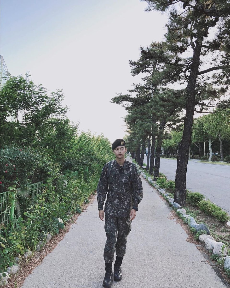 southkongie's tweet photo. emotionally unstable for everything that gonna happen today from this man only AAAA #오늘의기록_1007
#TodayRecord_CHY
#어서와_항상내편_차학연
#ReturnNday
#학연아전역축하해 https://t.co/CfrJxU1EBP