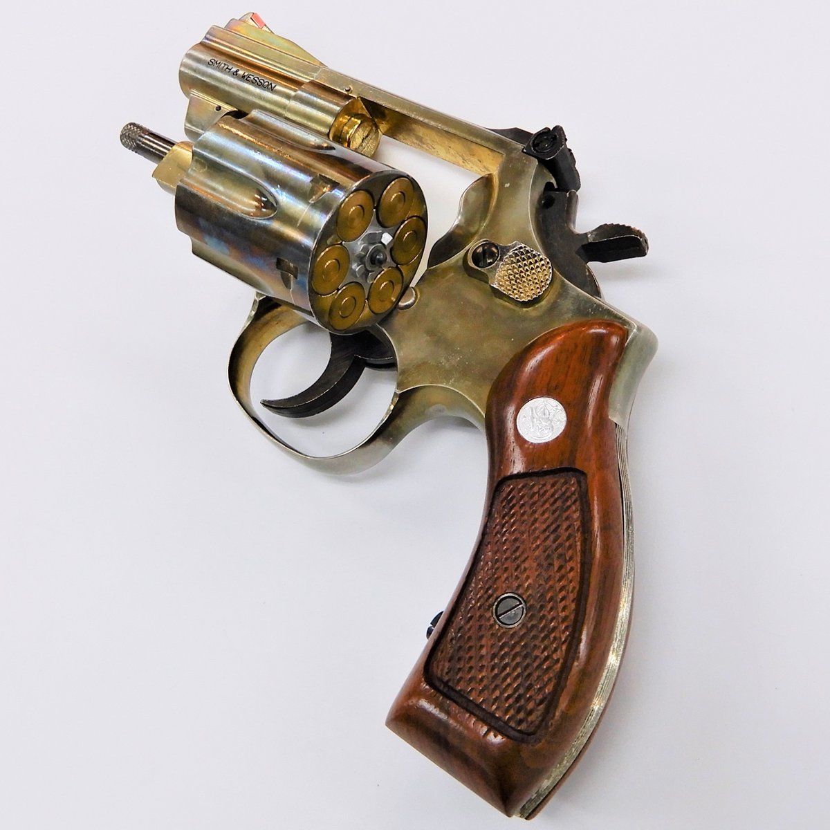 SFBC_GURKHA's tweet photo. ■コクサイ (旧)S&amp;W M19 2.5㌅(真鍮メッキ) #金属製モデルガン
【標準中古B】34,100円
備考：未発火､カート6発､木グリ付､メッキ退色･シリンダー回転擦れ有

真鍮メッキ(旧シリンダー)金属モデルガン

※通販サイトには約7日後に反映されます(^_-)-☆
バイトM (-_-ﾒ) #SWM19 #モデルガンはいいぞ https://t.co/dygYJ3cUvZ