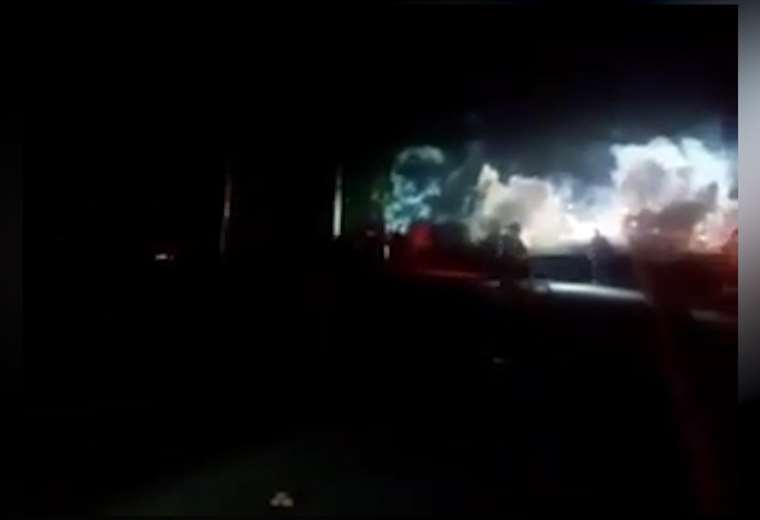Enfrentamientos entre policías y manifestantes para levantar bloqueos en Limón | https://t.co/pAdUD2aZGU https://t.co/9Gkdj212y9