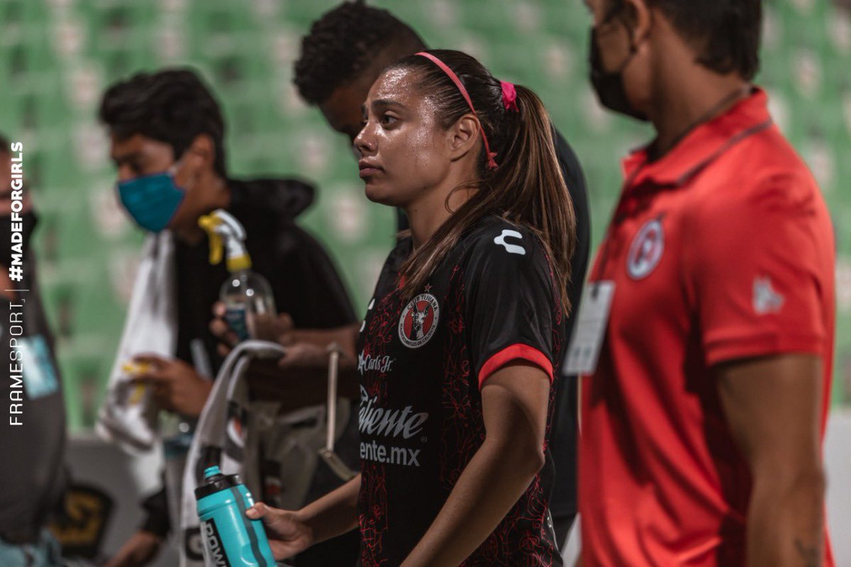 NanZz_5's tweet photo. 🔴⚫️❌🔝#xolosfemenil #NZ14 https://t.co/cYiw3OBxhA