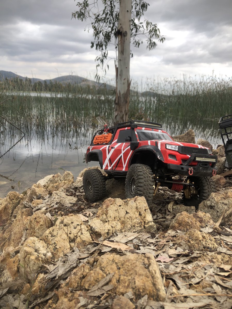 671islander66's tweet photo. My then 5YO saw a photo of EVH and his guitar and asked me to paint his truck just like it. RIP Eddie. #cancersucks #EVH #traxxas #trx4explore 🤘🤘🤘🤘😥 https://t.co/qUhP3XBL9g