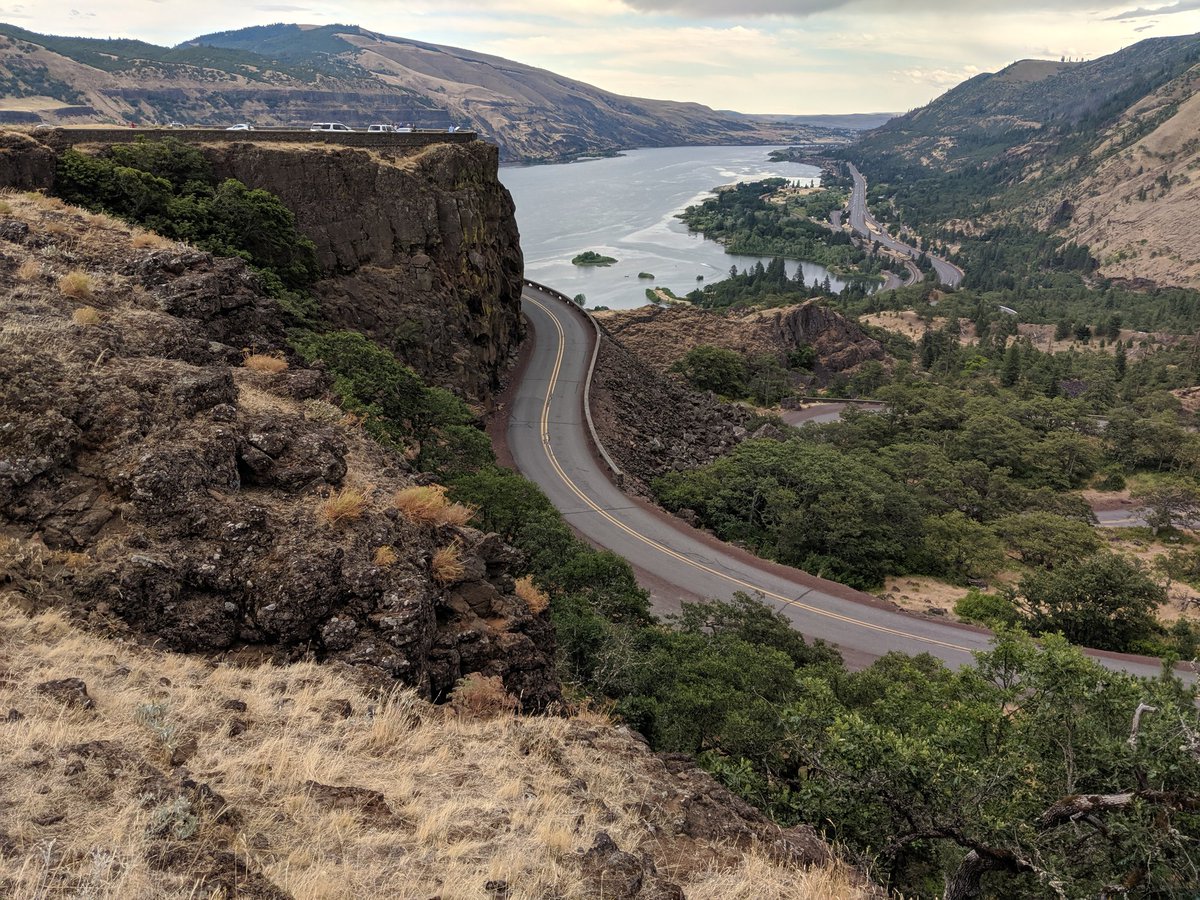 👁️ - People in boats on the river
👃🏾 - Fresh pine
👂🏾 - Cars driving below
✋🏾 - My walking stick
👅 - Water (Stay Hydrated!!)

#My5SensesExperience #BeMindfulExperienceDifferently #Senses #HikingAdventures #Mindfulness