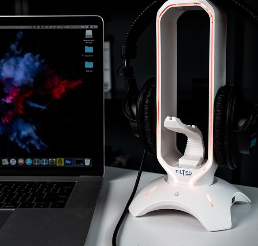 TiltedNationHQ's tweet photo. Laptop? No worries! You can use the #TNShadow with it too!
Keep the nice headphones nice! By keeping them on their own throne! https://t.co/l9SgyR32u4
