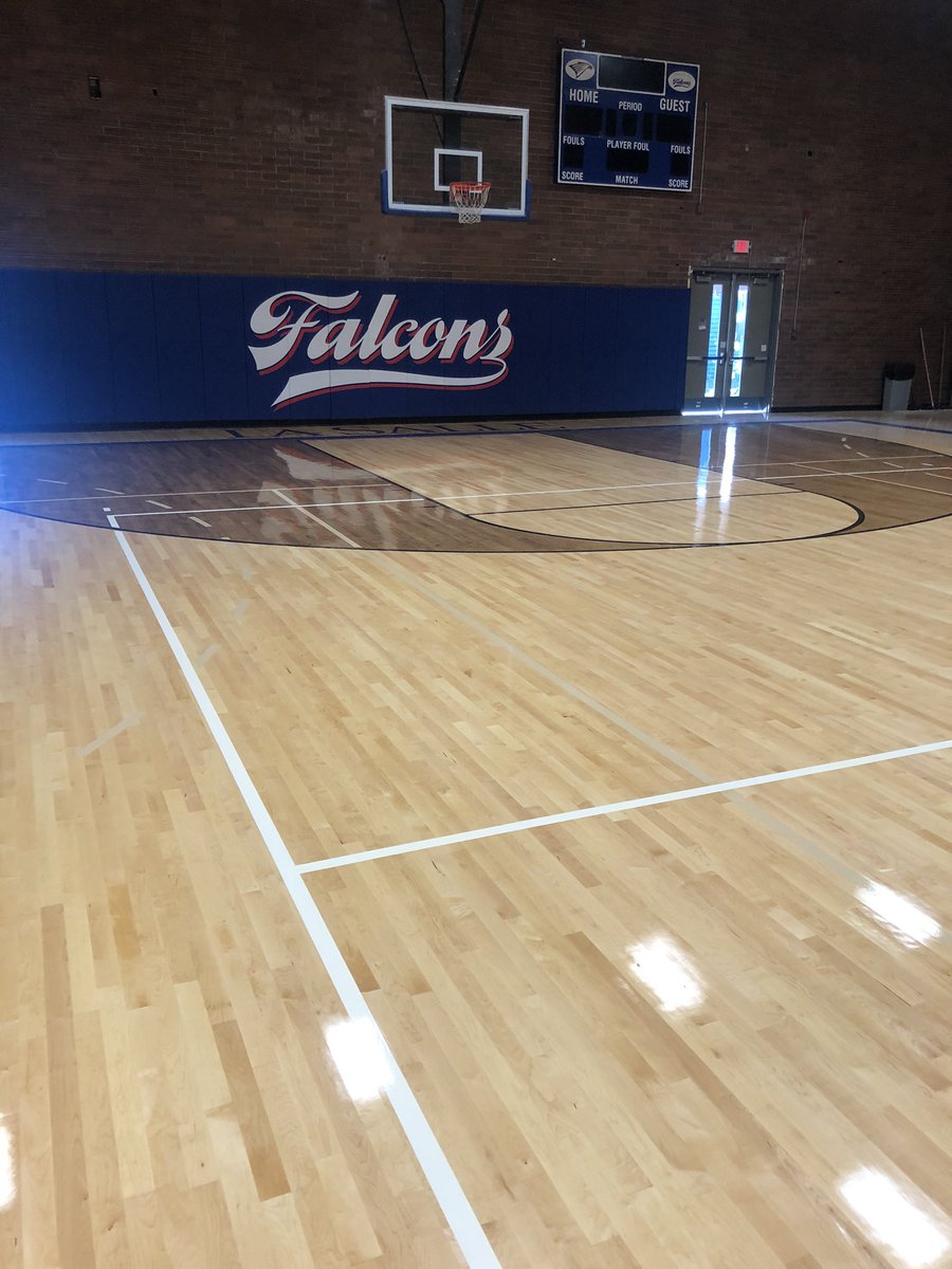 Kwedin1's tweet photo. Feeling very grateful to everyone that made this renovation possible. Girls basketball is loving our new gym floor as well as new training room, weight room, team rooms and much more.  #LaSallePride #WarFalcons #WorkInProgress⚠️🛠🚧  #BuildingSomethingSpecial🙏🏼 https://t.co/Qw6ZzuhYlt