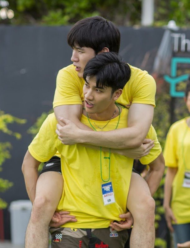 the many times tay tawan and new thitipoom gave piggybacks to each other; a cute thread