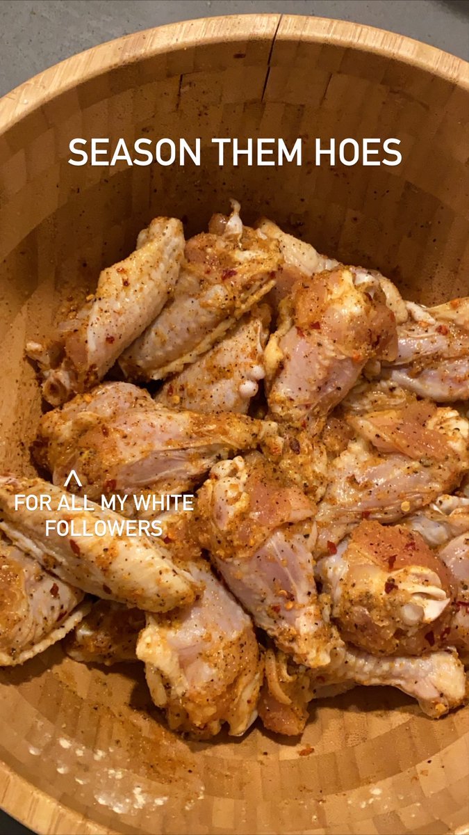 DemetriusHarmon's tweet image. i got drunk and made hot lemon pepper wings