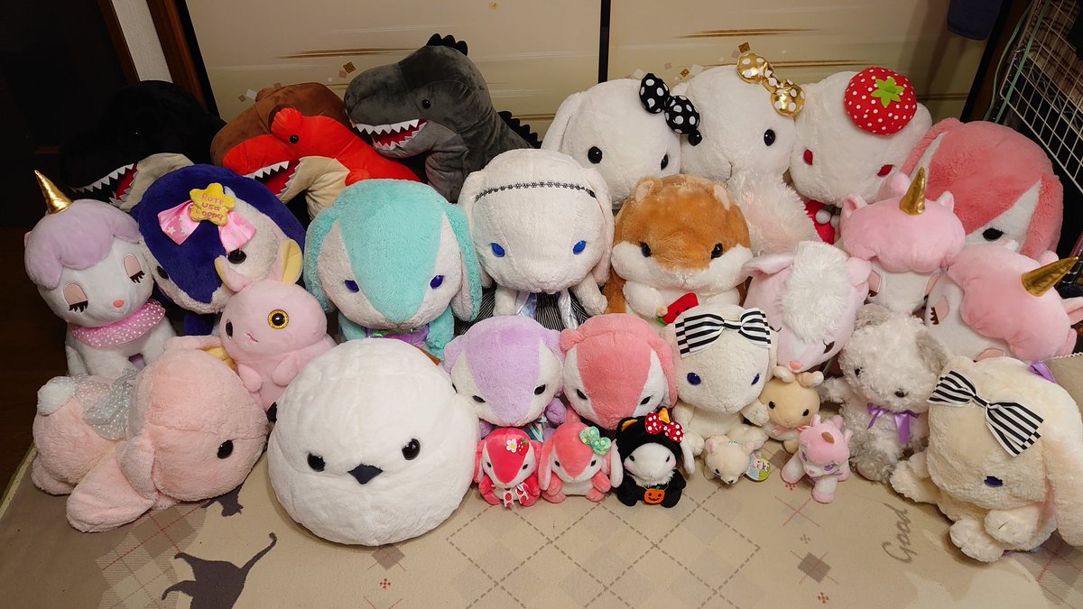 Sapphire963 小林くるみ うまい棒の測量士 今まで集めたアミュキャラぬいぐるみを大集合させました 総勢なんと 41匹 S ﾟ ﾟﾉ ﾉｷｬｰ アミュキャラぬい撮り ぽてうさろっぴー ユニコーンのコニー ころはむコロン 恐竜時代 シュガシュガ