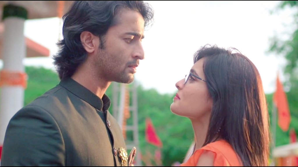 And when they talk about love confessions I hope they remember how  #MishBir confessed their love in front of God in one of the purest places as their love was pure & divine. #YehRishteyHainPyaarKe  #MishBir  #ShaheerSheikh  #RheaSharma