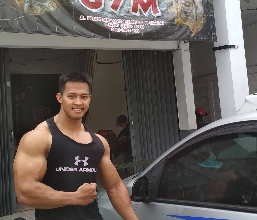 nichoperkasa's tweet photo. Ada yang pernah pake jasa Abang ini kah? @anonymonogamy @HandaruSadega @CanduPijat @fjr_pijaddict1 @masseur_hunter @ranzworshiper https://t.co/Hm1TTcLOnT