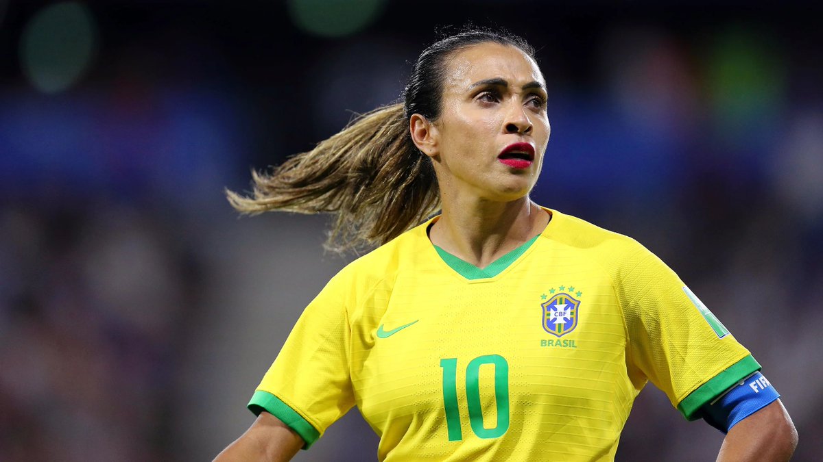 HerFootballHub's tweet photo. 🇧🇷 Marta will receive a life-sized statue of herself that will be placed next to the statue of Pelé in the Brazilian National Team Museum.

A new wing of the museum will also be designated to the history and achievements of the Brazil women's national team.

[Source: @MidiaNINJA] https://t.co/BaXO4Ih6ti