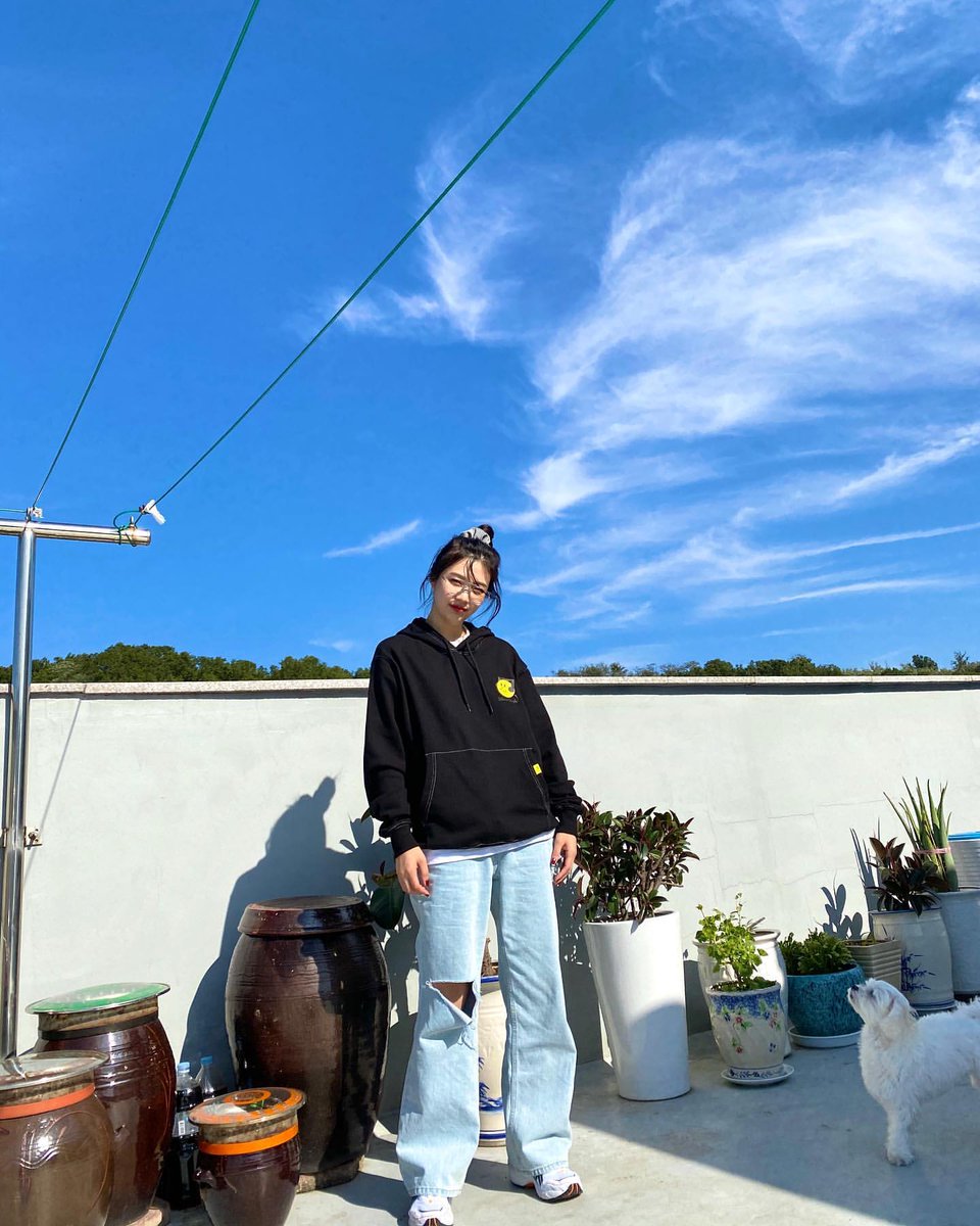 joystgrm's tweet photo. [INSTAGRAM POST] - 5P

옥상☀️☀️
https://t.co/t0d2iWSssu

#RedVelvet #레드벨벳 #Joy #조이 #RVF @RVsmtown 
201007 · 14:17:48 KST https://t.co/nu57h0JUvd
