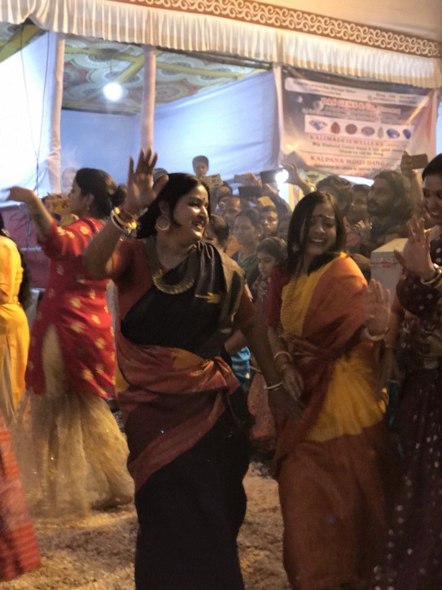 Navami nights are fun! 

7-10-2019! 

Maha Navami memories! 

Dhunuchi Naach ❤️ The Dhak sound ❤️ 

Any of you danced or would like to dance this dance? 

#duggadugga #DurgaPuja #DurgaPujo #DurgaPuja2019 #DhunuchiNaach #Dance #JaiMaaDurga #Navami #MahaNavami #Throwback