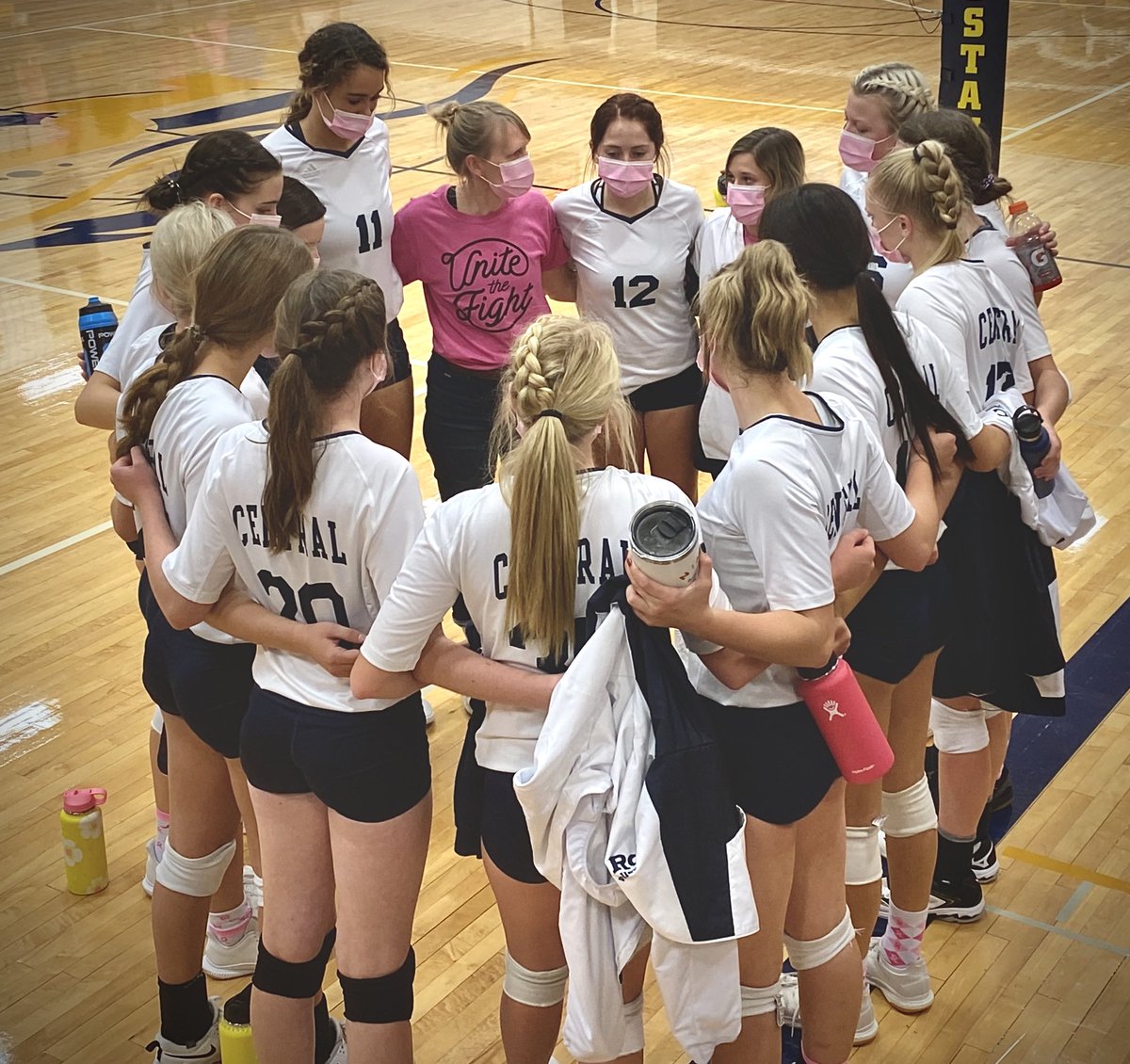 RC_Mustangs's tweet photo. 🏐...and that’s a Sweep for the Mustangs! Reserve and JV won in 2 and Varsity won in 3! 🧹 https://t.co/5tD4D338eT