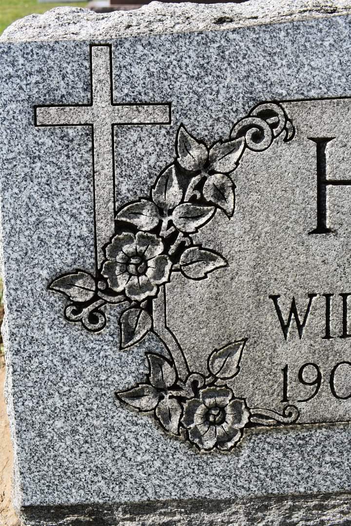 GravestoneClea1's tweet photo. What a difference a #cleaning makes!
(330) 931-7516 
#gravestones #headstones #Youngstown #Ohio https://t.co/XR6PveUXzr