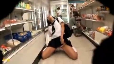 湊莉久｜羞恥！ 野外腰砕け！ 激ヤバ・ビッグバンローターをマ○コに入れて 潮吹きアクメデート！ 6 ..._image