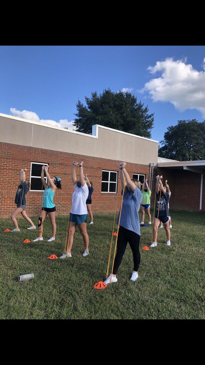 MHS_Cheer_'s tweet photo. We had an amazing turn out at our first F2F Cheer workout! Thank you to all the cheerleaders for their commitment and hard work🌟 I hope to see you again on Wednesday 4-5pm! You have to have a VHSL sports physical and concussion form on file or with you to participate 🌟 https://t.co/GYWD3deWlQ