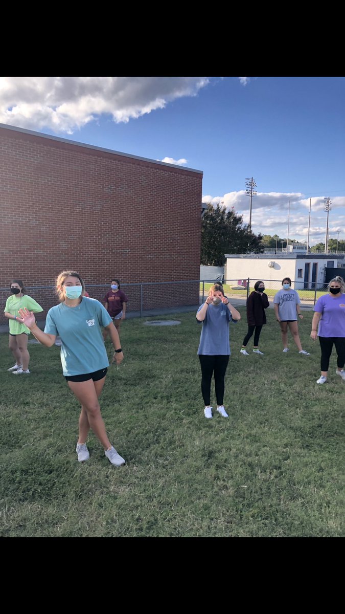 MHS_Cheer_'s tweet photo. We had an amazing turn out at our first F2F Cheer workout! Thank you to all the cheerleaders for their commitment and hard work🌟 I hope to see you again on Wednesday 4-5pm! You have to have a VHSL sports physical and concussion form on file or with you to participate 🌟 https://t.co/GYWD3deWlQ