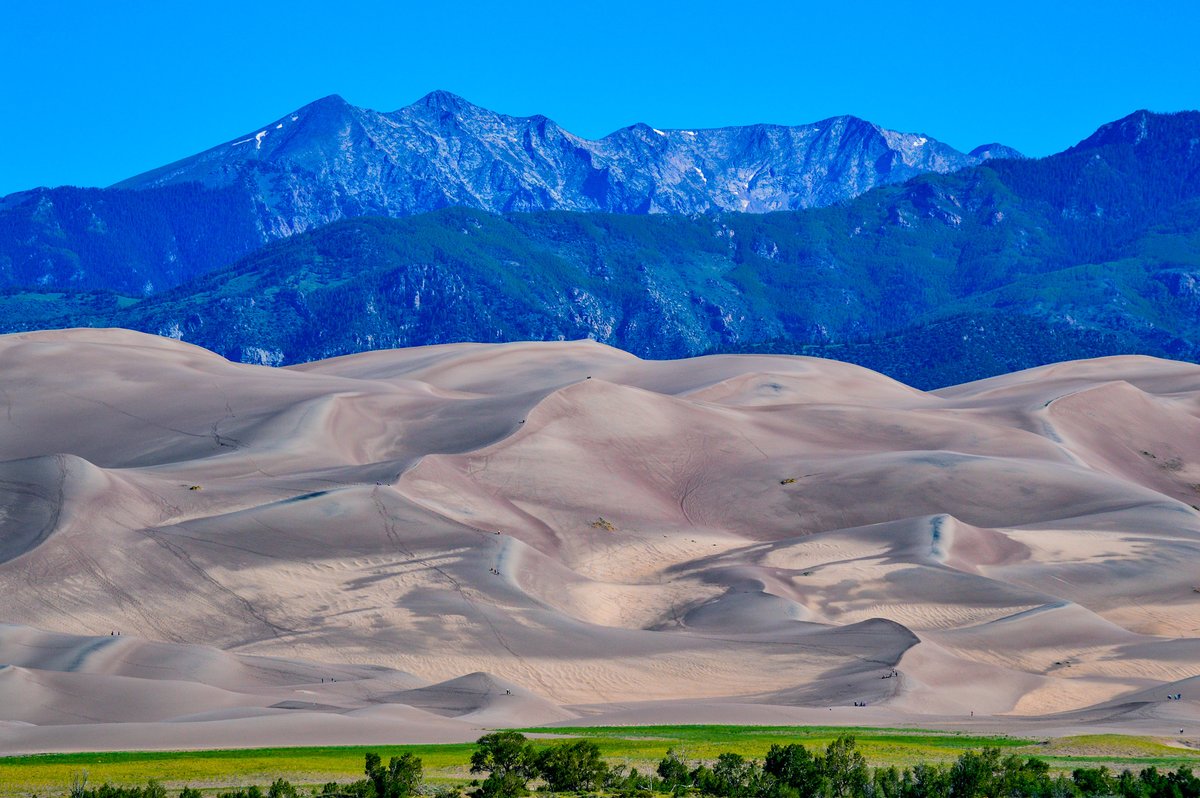 jdmichler's tweet photo. Images from my travels with @aljosephson - one a day for the remainder of the lockdown. Day 180: sand dunes and mountains - Great Sand Dunes National Park, Colorado (June 2014). #greatsanddunesnps #usinterior #nps #desert #desertsolitaire #mountains #desertdunes #dunes https://t.co/xVGvfDP8zu