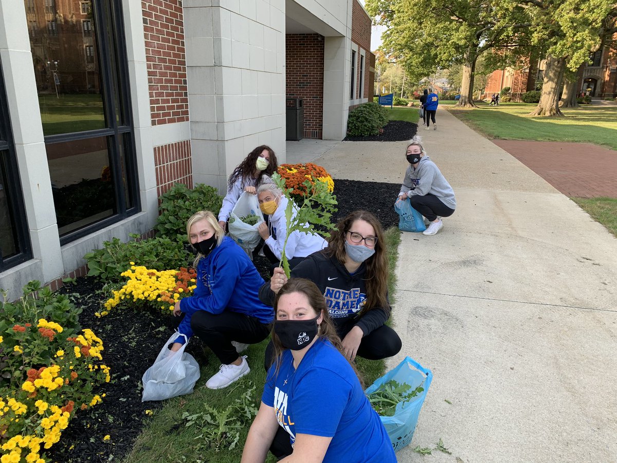 Day 2: KINDNESS DAY🤍 writing and delivering notes/t-shirt to faculty and staff, weeding our beautiful campus, kind note to a teammate and pizza/teas for dinner!🍕🧃😋