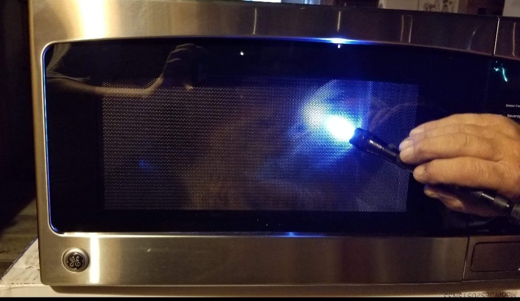 aimee_steichen's tweet photo. These are the kind of pictures I randomly get from my brother... 
Guess hes baking catsserole 😺 https://t.co/gylc2KuLq2