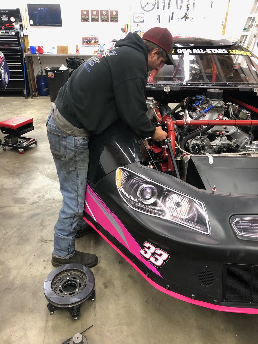 ARacing33's tweet photo. The AFR team is in high gear tonight... Preparing for Friday & Sunday @CRAracing #JegsTour & Super Late Model divisions at @FastestHalfMile #CrateLate & #SuperLate #SaveTheRack #TeamPink https://t.co/4PYMC8At81