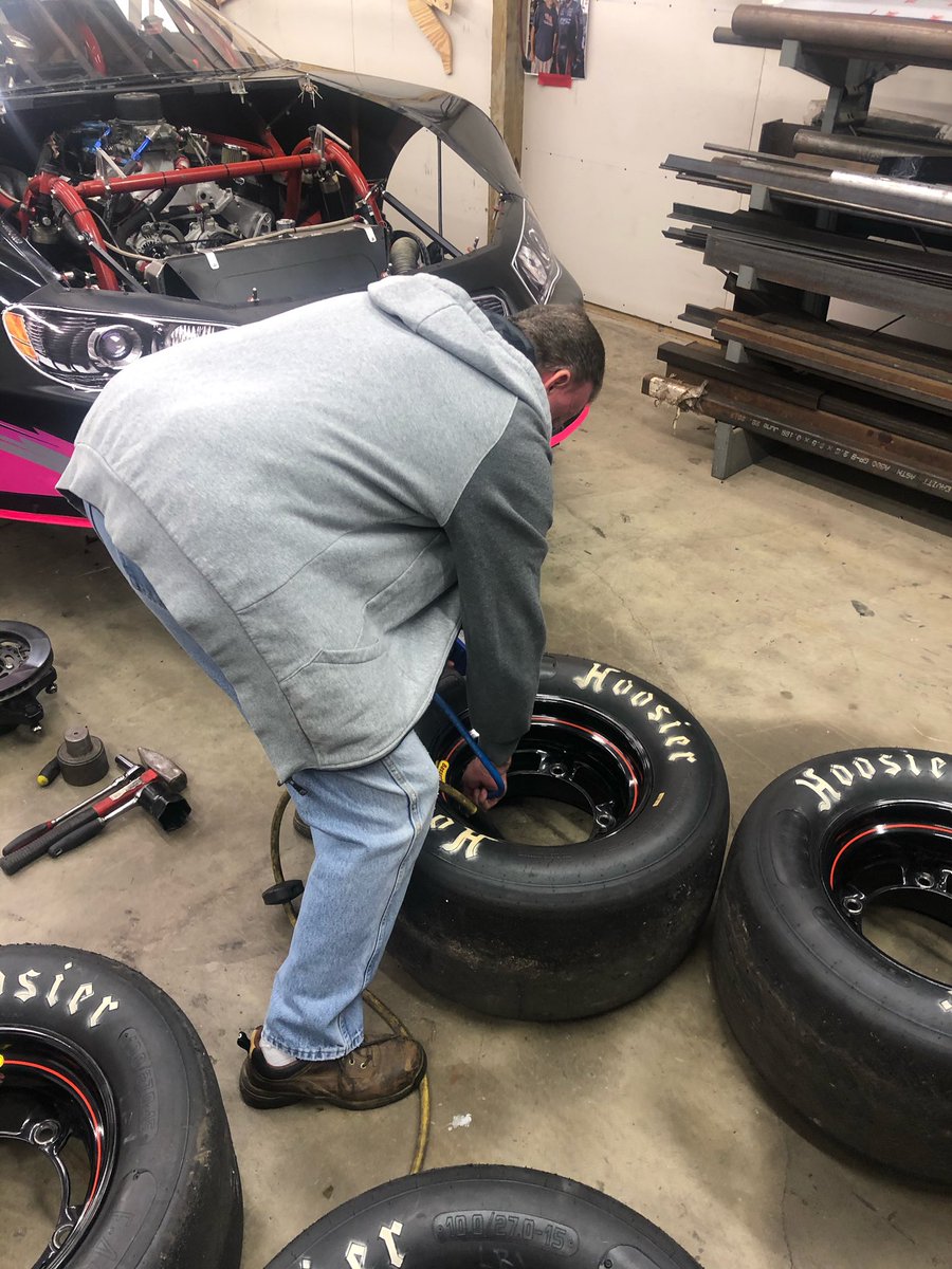 ARacing33's tweet photo. The AFR team is in high gear tonight... Preparing for Friday & Sunday @CRAracing #JegsTour & Super Late Model divisions at @FastestHalfMile #CrateLate & #SuperLate #SaveTheRack #TeamPink https://t.co/4PYMC8At81
