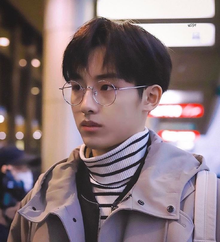 Stage Name: WinWin (昀昀)Birth Name: Dong Si Cheng (董思成)Korean Name: Dong Sa Sung (동사성) Born: 28 October 1997 (22) Positions: Lead Dancer, Lead Rapper, Sub Vocalist, Visual