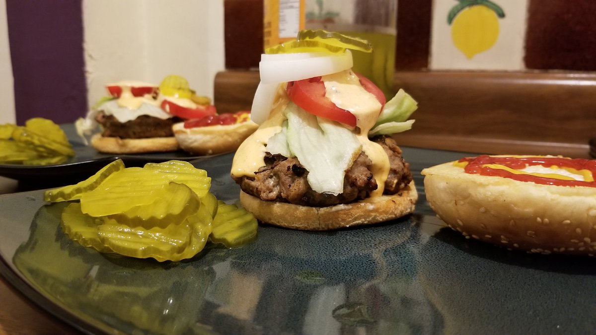 Bite_Man's tweet photo. Pues que tal una #BurgerBite para cenar? 🍔 https://t.co/DwWCkl2hSX