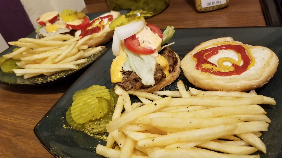 Bite_Man's tweet photo. Pues que tal una #BurgerBite para cenar? 🍔 https://t.co/DwWCkl2hSX