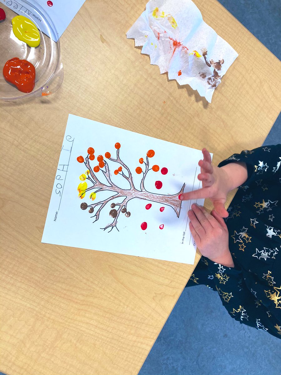 hcs_kinder's tweet photo. Whatโs more fun than fall? Finger painting fall trees! ๐๐ #rvsed #hcsrvs #iteachk #fallisfun #fingerpainting https://t.co/nTrO1RbaJO