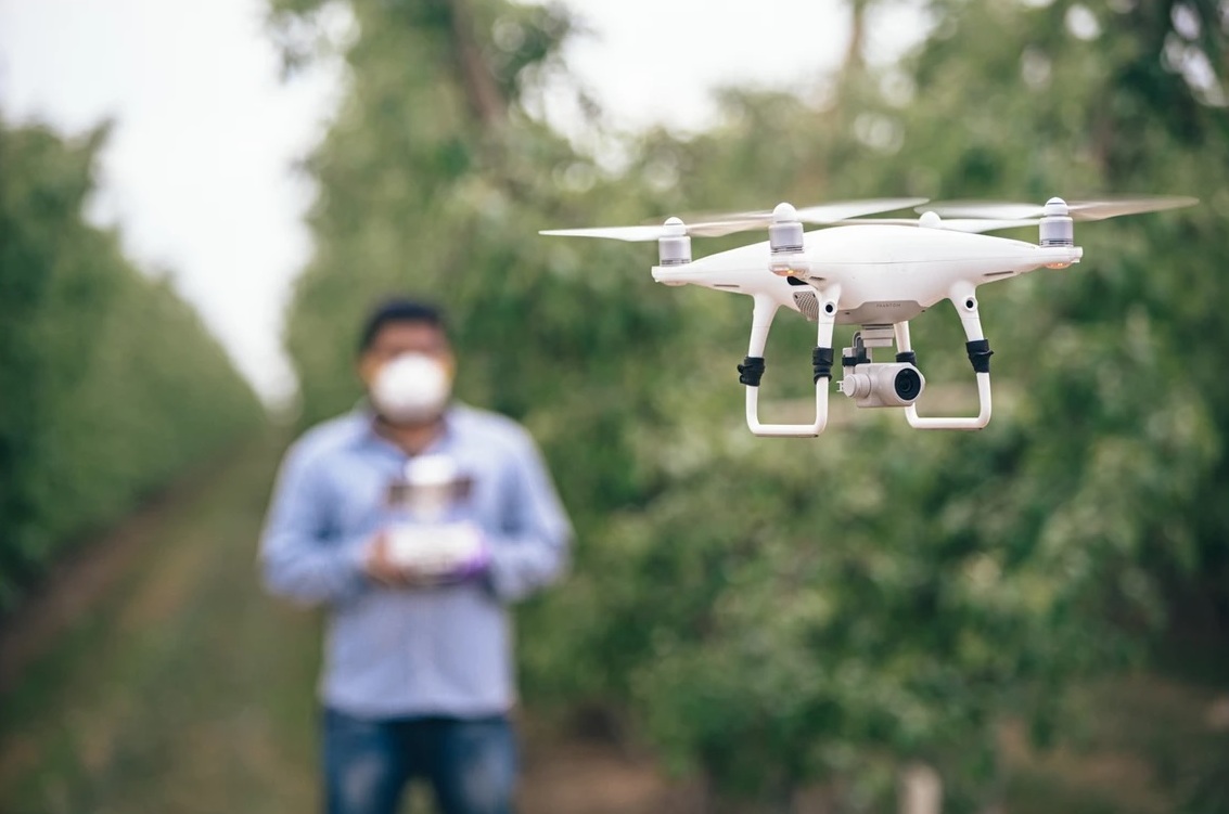b0yle's tweet photo. How tech-savvy farmers are harnessing big data to tend the fields of the future: https://t.co/5BP2UulX5b #DigitalAgSummit H/T @WSU @Innov8Ag @LoftusLabs @5GOILab @UF_IFAS @UF_ABE https://t.co/TjHDa2RLHd