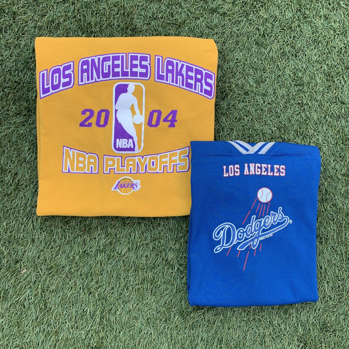 teamvalyou's tweet photo. #teamvalyou is #teamLA 💜💛💙 visit https://t.co/COBl2dW2lQ to cop! 
.
.
#Lakers #LakerNation #LakersIn5 #lakersvsheat #KobeBryant #Dodgers #BleedBlue https://t.co/XJ1UGImYG6