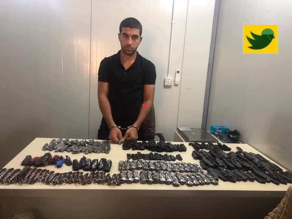 عاجل | القوات الامنية في كربلاء المقدسة تلقي القبض على المتهم (عباس فليح حسين عباس العيساوي )والذي كان بحوزته مجموعة من الالات الجارحة في منطقة باب طويريج وكان المتهم يحمل مئتان وخمسة عشر الة جارحة عبارة عن حربات عسكرية وسكاكين بأنواعها .