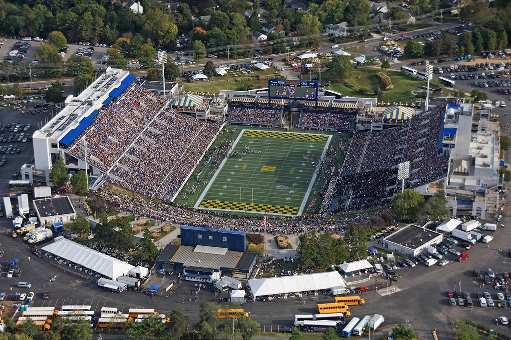 Blessed to receive an offer from The Naval Academy!! 💙💛 #We21ive @JMacDonald_Navy @Red_Zone75