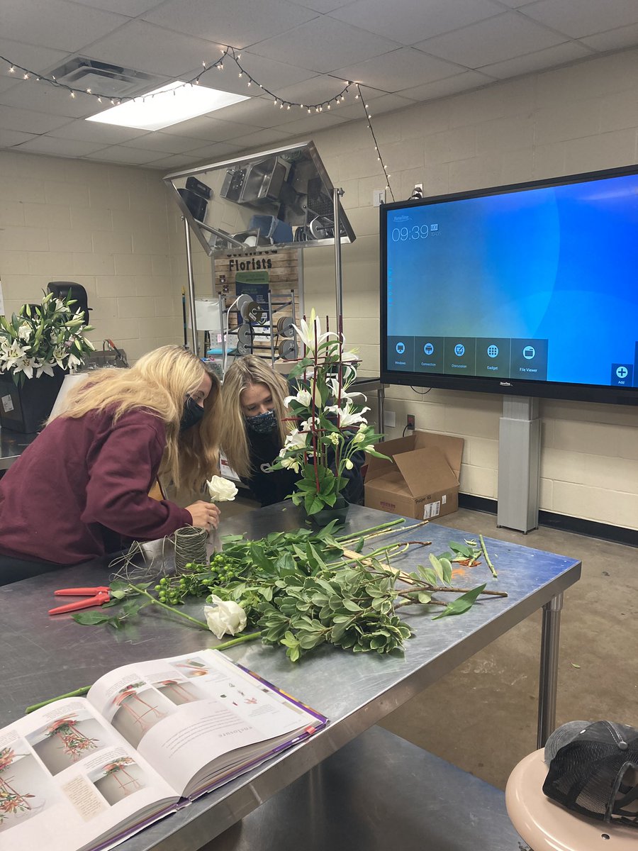 JordanLoving3's tweet image. Advanced Floral and Horticulture Practicum students made some spectacular arrangements for the Prosper Police Department Ribbon Cutting! @prosperCTE @ProsperHS