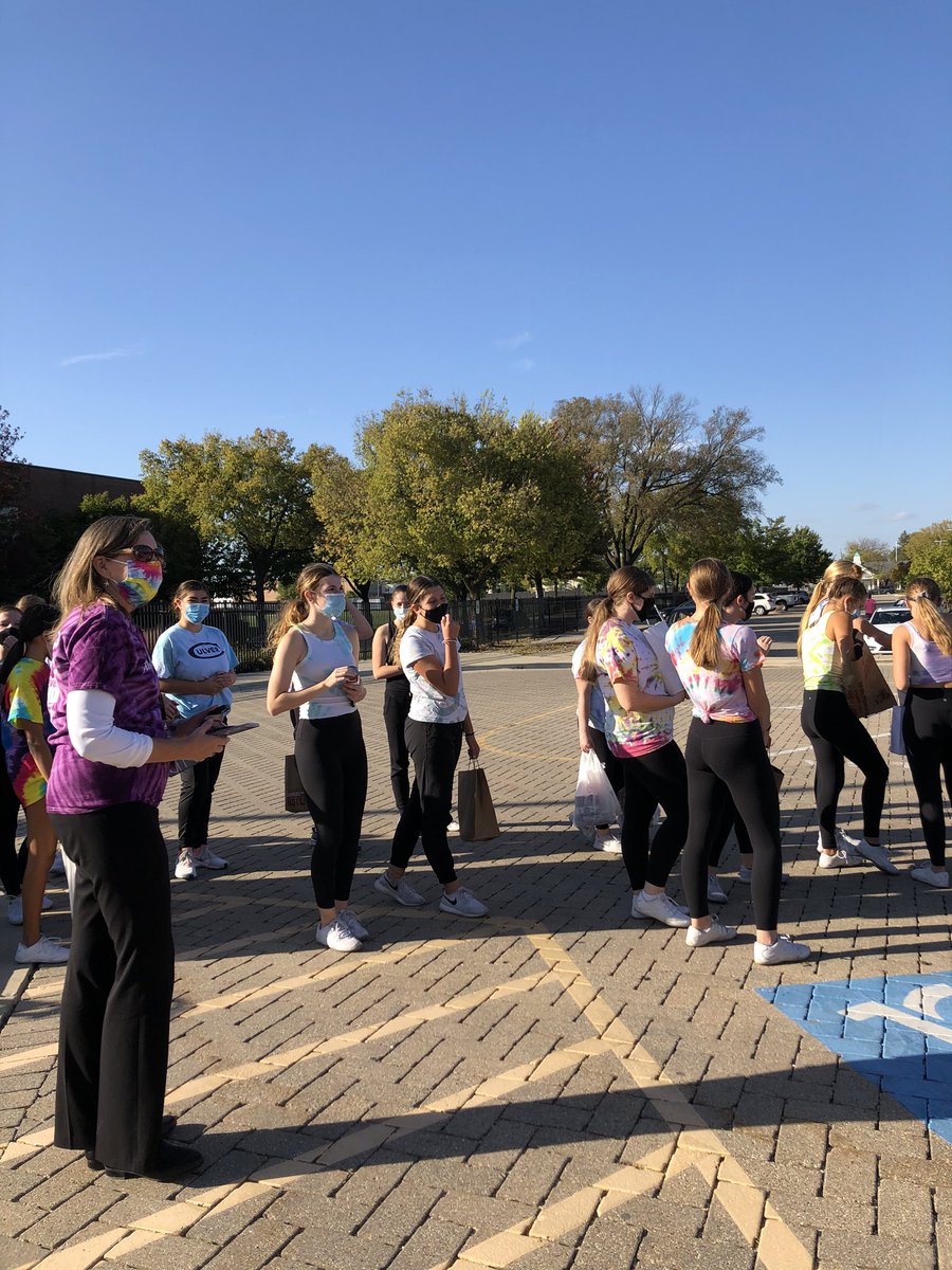 Great turnout! 377 food items to donate. Thanks for giving back DGN and to Every Day’s a Sundae for the ice cream! <a href="/DGNActivities/">DGN Activities</a>