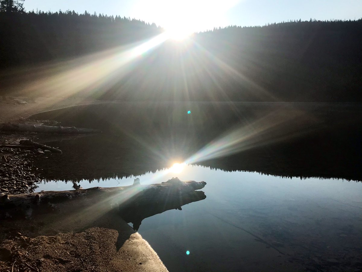 artbybiancaa's tweet photo. Twice the Sun, in warm fall weather!
#autumn #fall #okanagan #photography #naturalphoto #reflection #fallsun #outdoorartist https://t.co/gA01trxhCQ