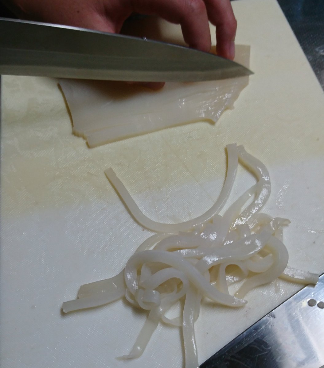 いくじゃん19 Tkm先週末は カワハギ捌いたりイカ素麺造ったりしてました カワハギの耳石は探す気力がなくてあきらめた このサイズだとたぶん1 1 5mmくらいのはず