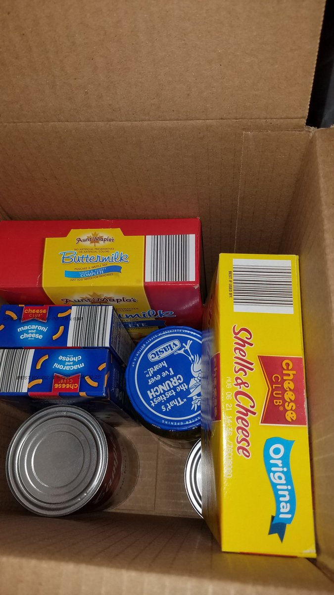 Please donate what you can to the food drive! Any little bit helps! I found seven things! <a href="/KaysLHS/">Lansing KAYS</a> #proudofthepride