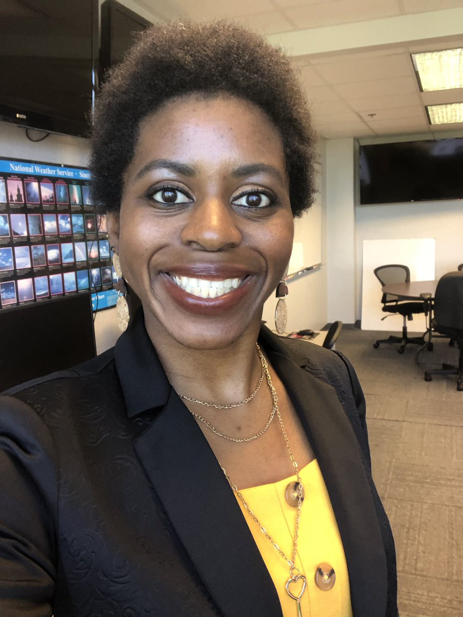 AshleyReneeWx's tweet photo. Tuesdays in the lab ☀️. #practicum3 #HailState🐶 #studentmeteorologist #blackingeoscience #naturalhair https://t.co/CmKRGM15yu